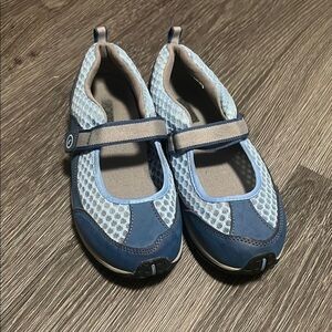 Sporto Blue Sneakers with Gingham Pattern and Velcro Strap